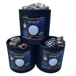 Bomba de Baño Natural con Joya Sorpresa – Aroma Cedro y Sándalo – Hidratante con Vitamina E y Efecto Efervescente