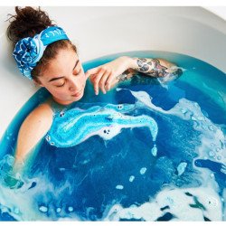 Bomba de Baño Natural con Joya Sorpresa – Aroma Cedro y Sándalo – Hidratante con Vitamina E y Efecto Efervescente